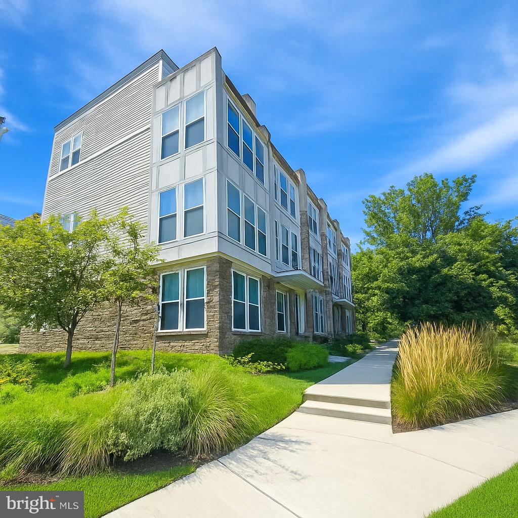 4967 Lakeside Crossing Chantilly, VA 20151 - Photo 10 of 45 a view of a building with a yard