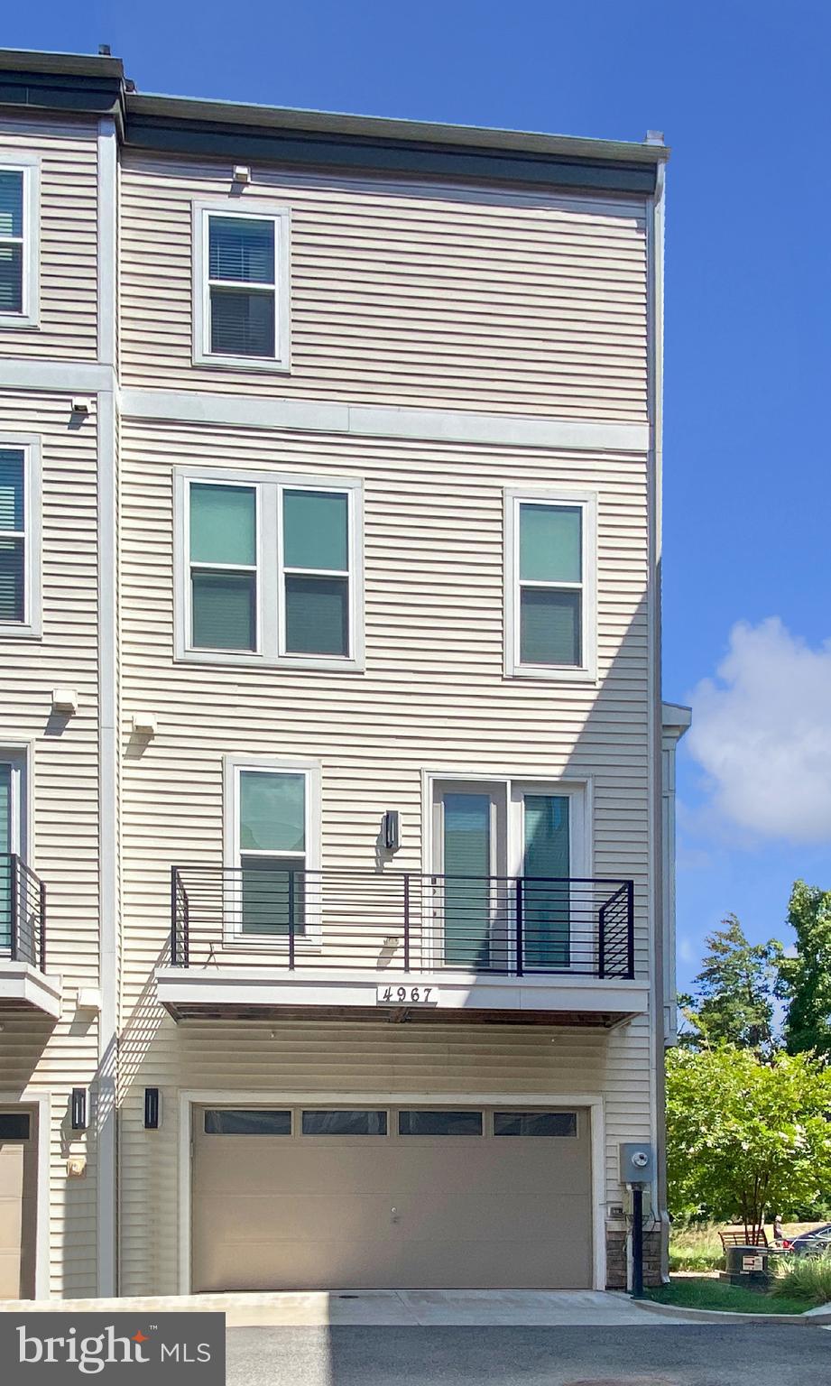 4967 Lakeside Crossing Chantilly, VA 20151 - Photo 14 of 45 a house view with a outdoor space