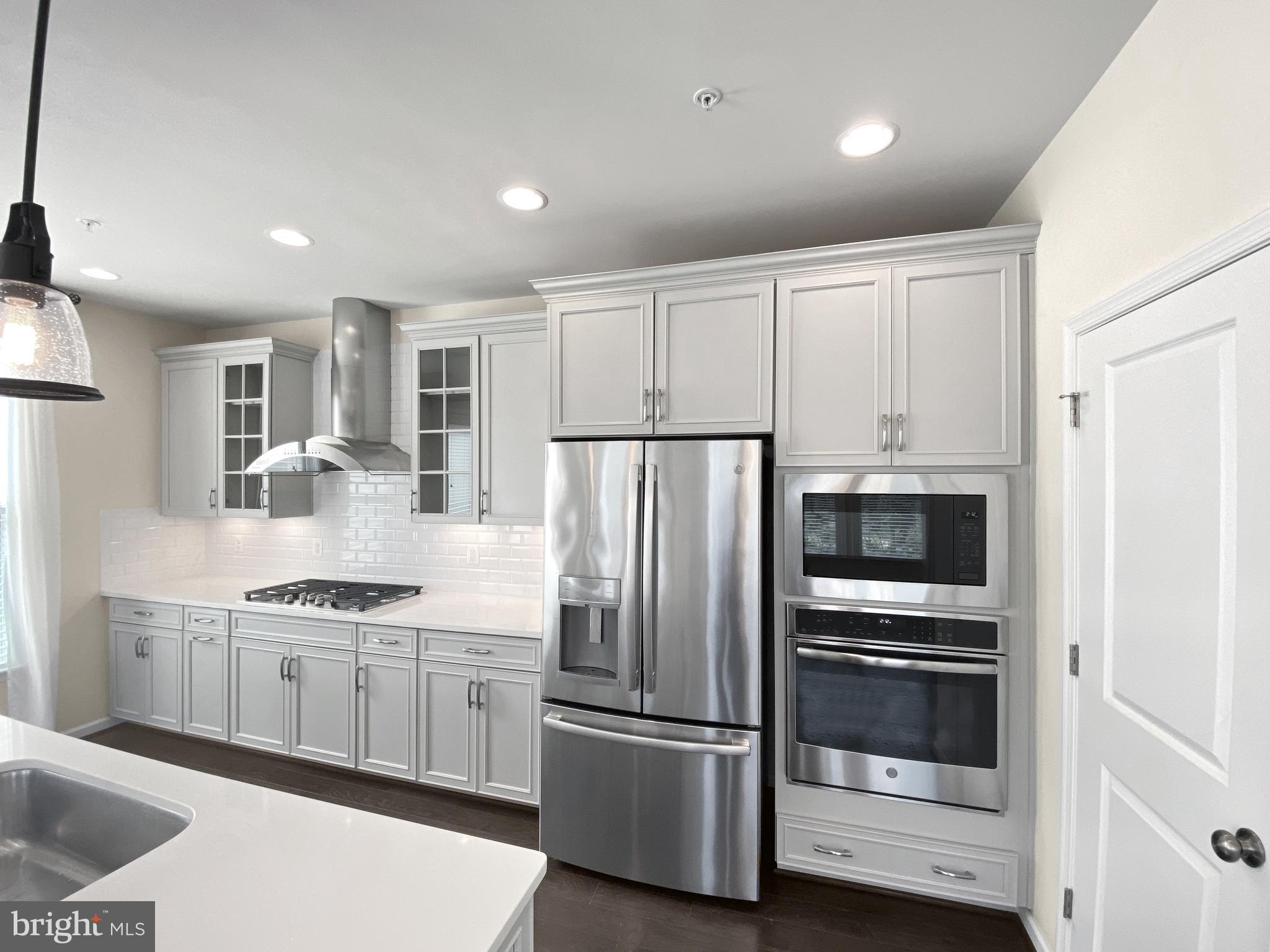 4967 Lakeside Crossing Chantilly, VA 20151 - Photo 20 of 45 a kitchen with stainless steel appliances granite countertop a refrigerator and a sink