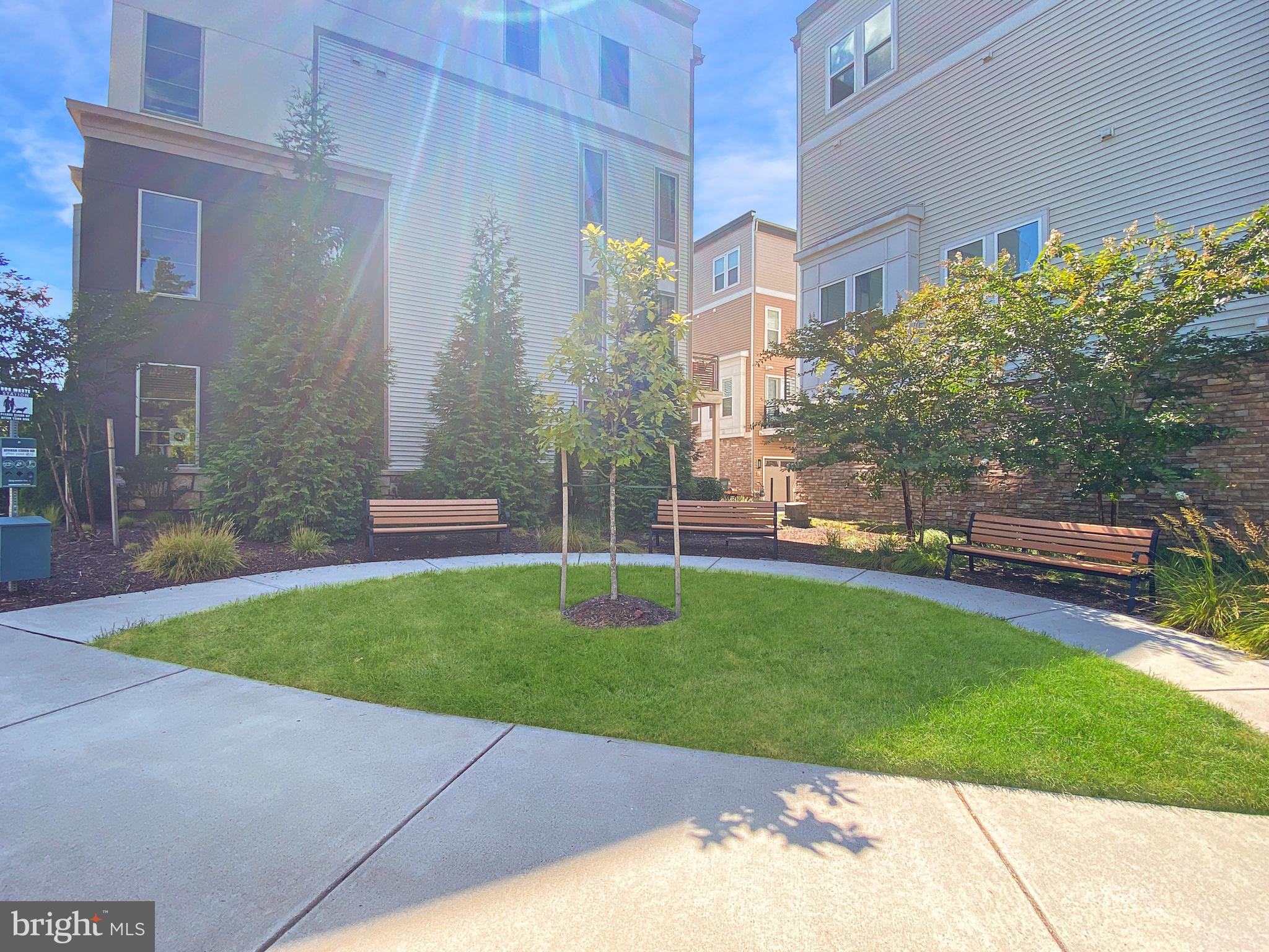4967 Lakeside Crossing Chantilly, VA 20151 - Photo 43 of 45 a garden view with a seating space