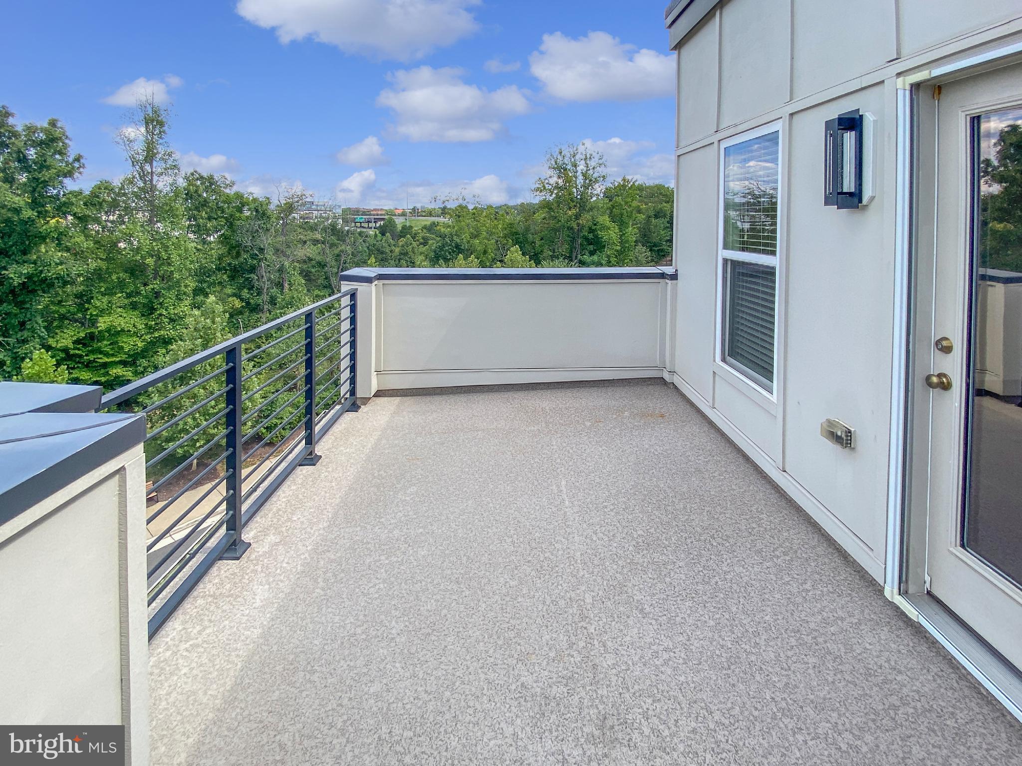 4967 Lakeside Crossing Chantilly, VA 20151 - Photo 8 of 45