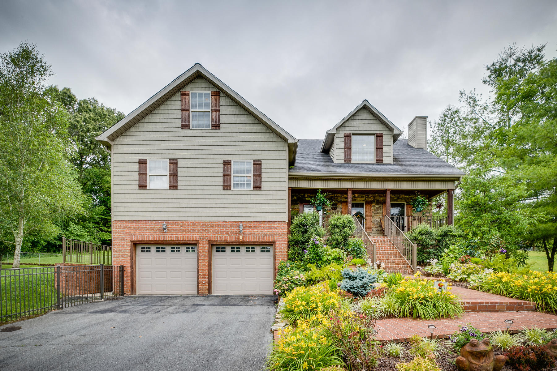 1818 Lone Oak Road Johnson City, TN 37604 - Photo 1 of 76 001
