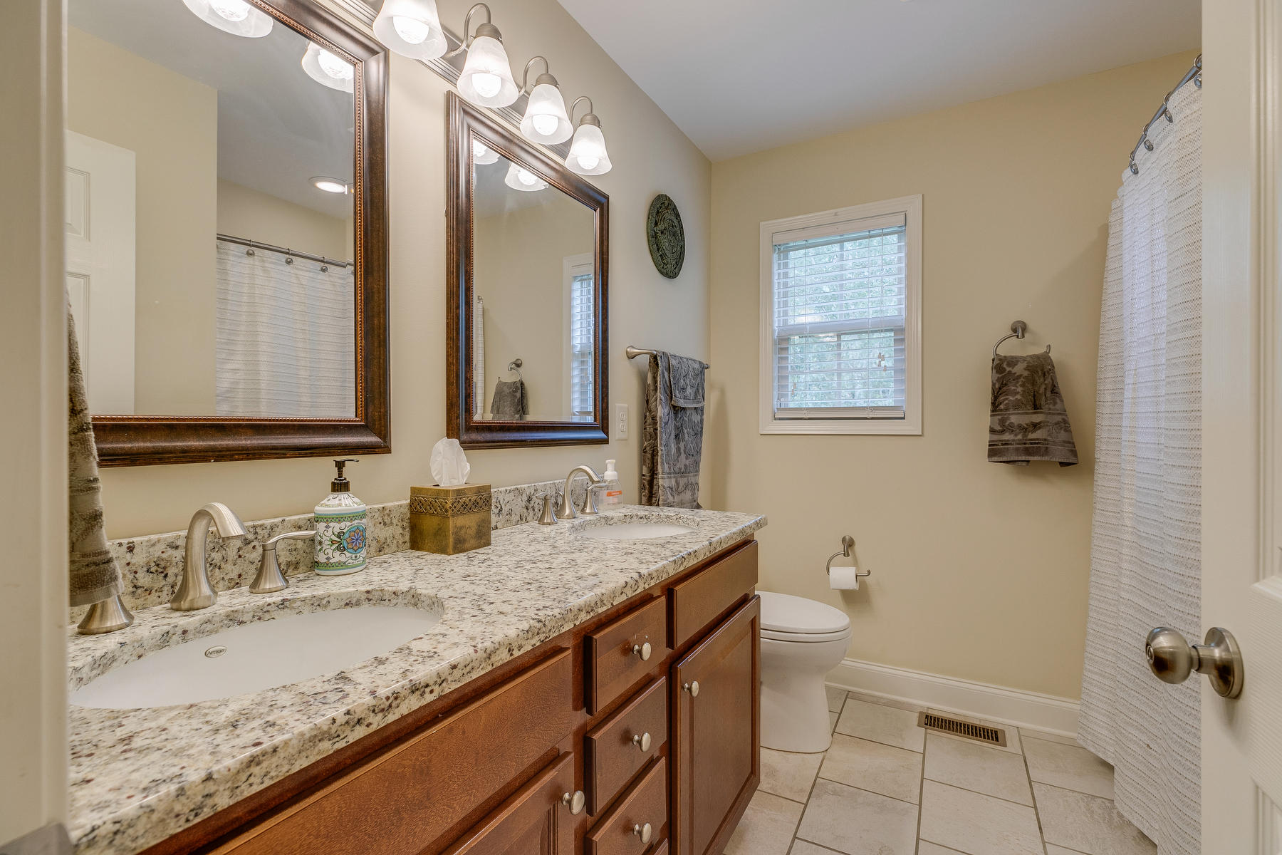 1818 Lone Oak Road Johnson City, TN 37604 - Photo 32 of 76 032