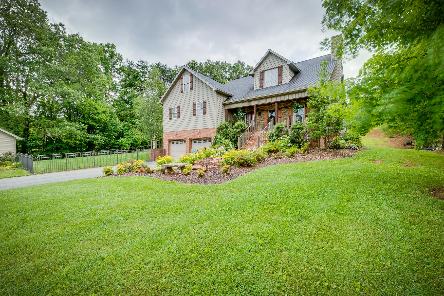 1818 Lone Oak Road Johnson City, TN 37604 - Photo 4 of 76 004