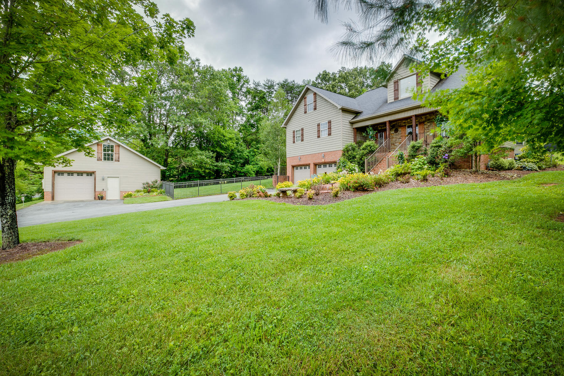 1818 Lone Oak Road Johnson City, TN 37604 - Photo 5 of 76 005
