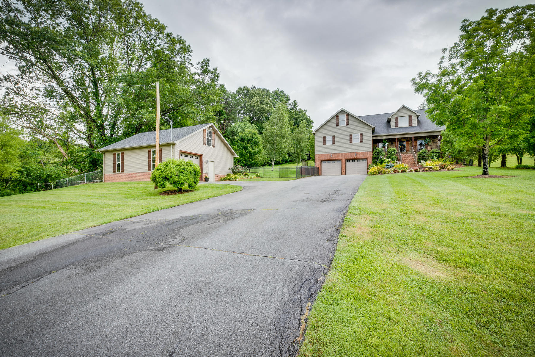 1818 Lone Oak Road Johnson City, TN 37604 - Photo 6 of 76 006