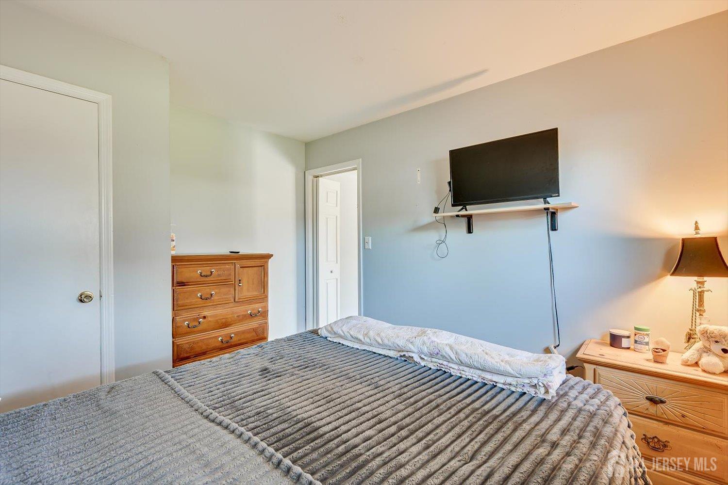 27 Eileen Way Edison, NJ 08837 - Photo 35 of 42