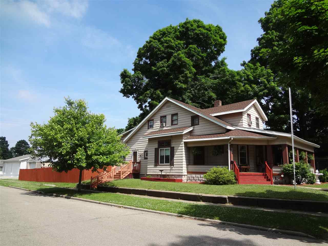 1230 Madison Street Rochester, IN 46975 - Photo 1 of 12