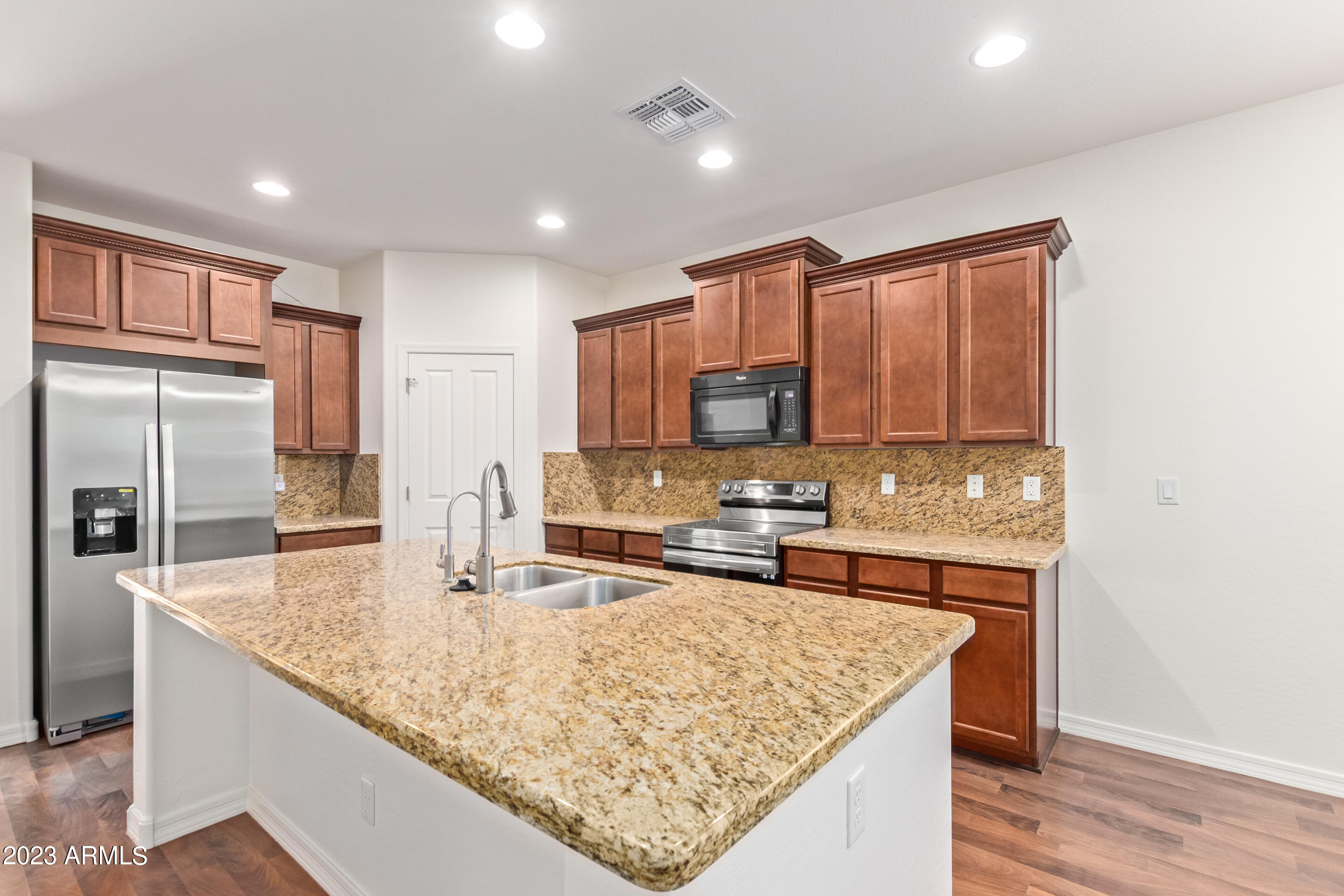 1529 East Goldcrest Street Gilbert, AZ 85297 - Photo 11 of 29 14 - Goldcrest