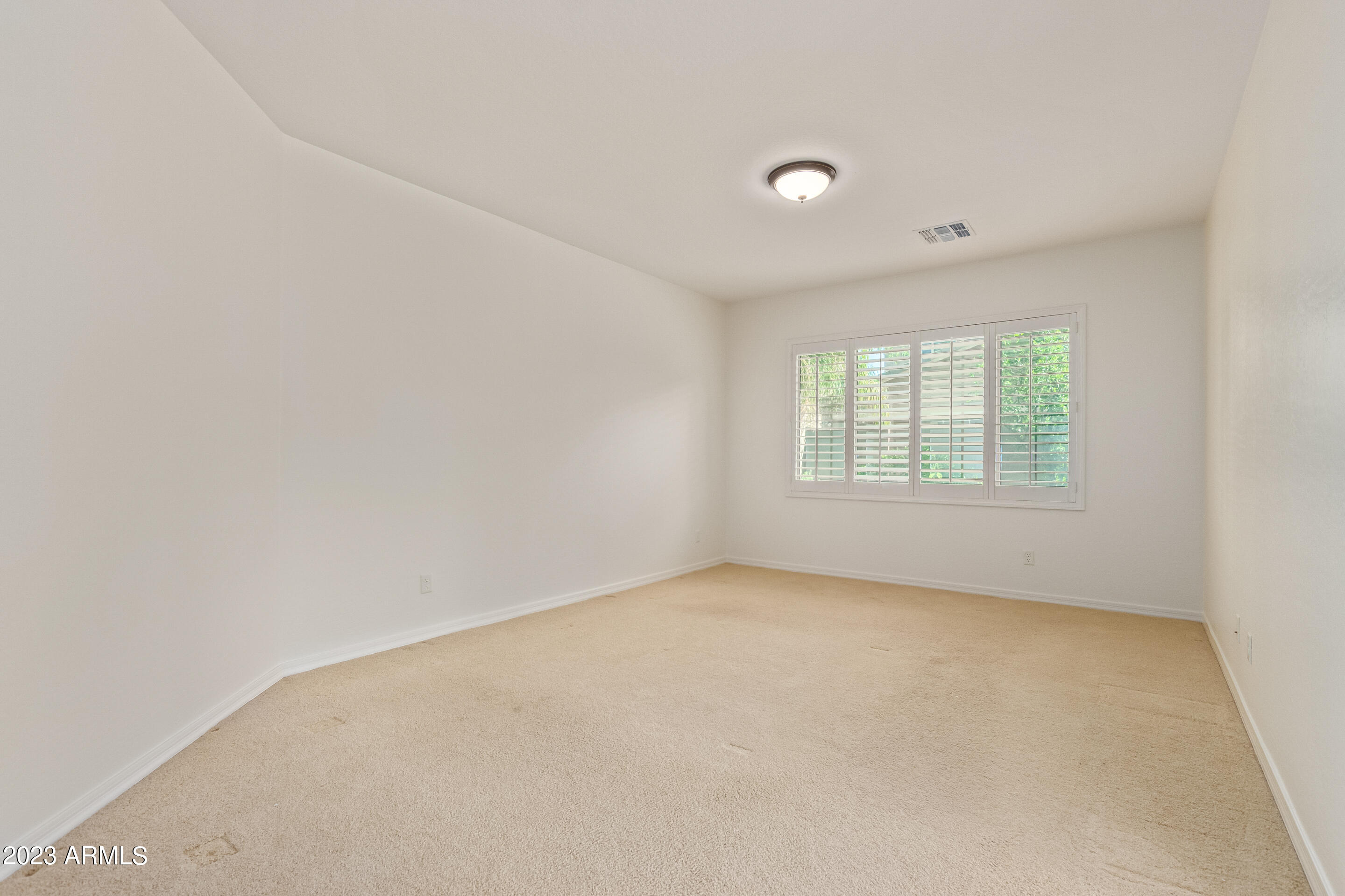 1529 East Goldcrest Street Gilbert, AZ 85297 - Photo 12 of 29 15 - Goldcrest