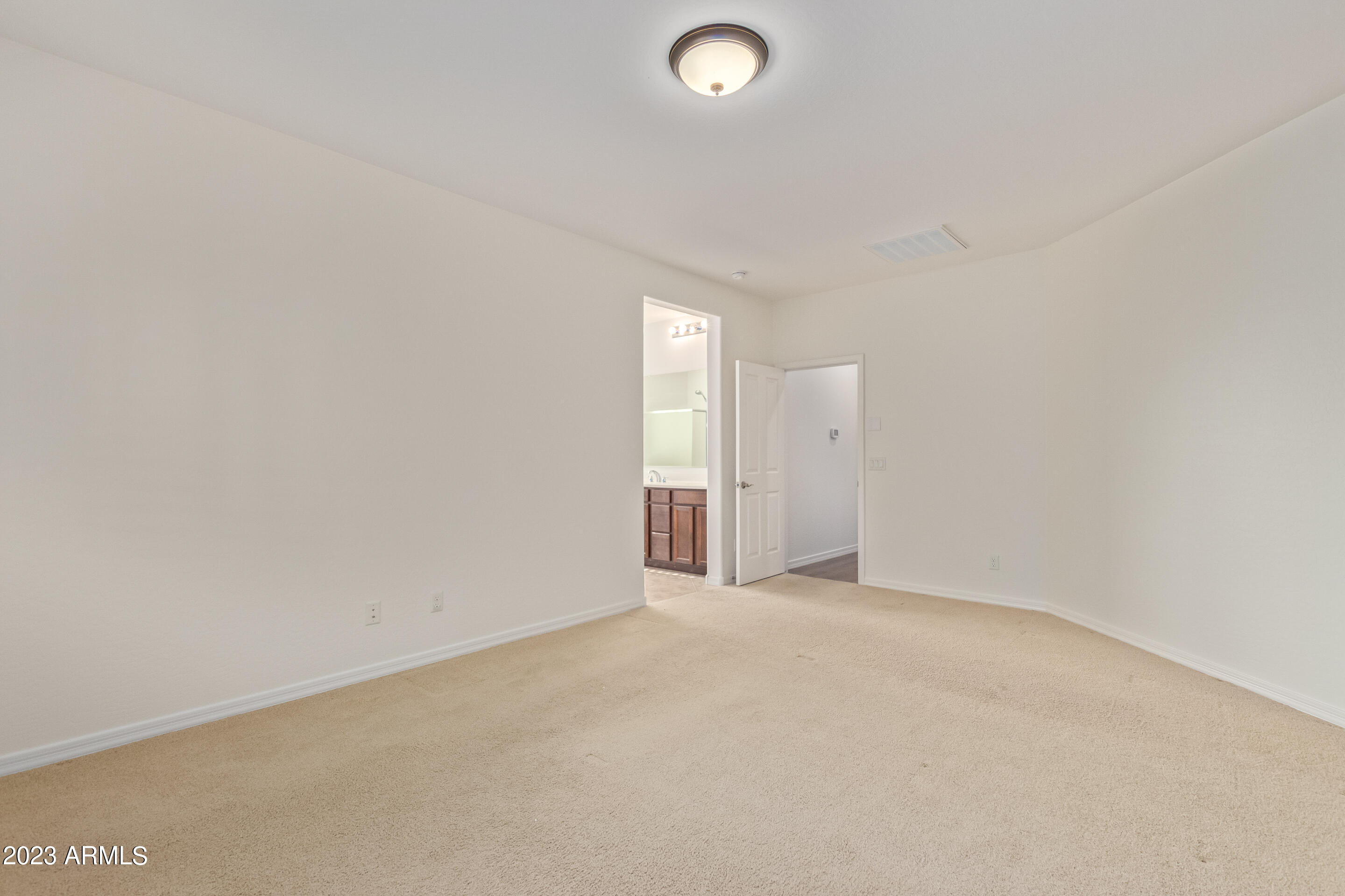 1529 East Goldcrest Street Gilbert, AZ 85297 - Photo 13 of 29 16 - Goldcrest
