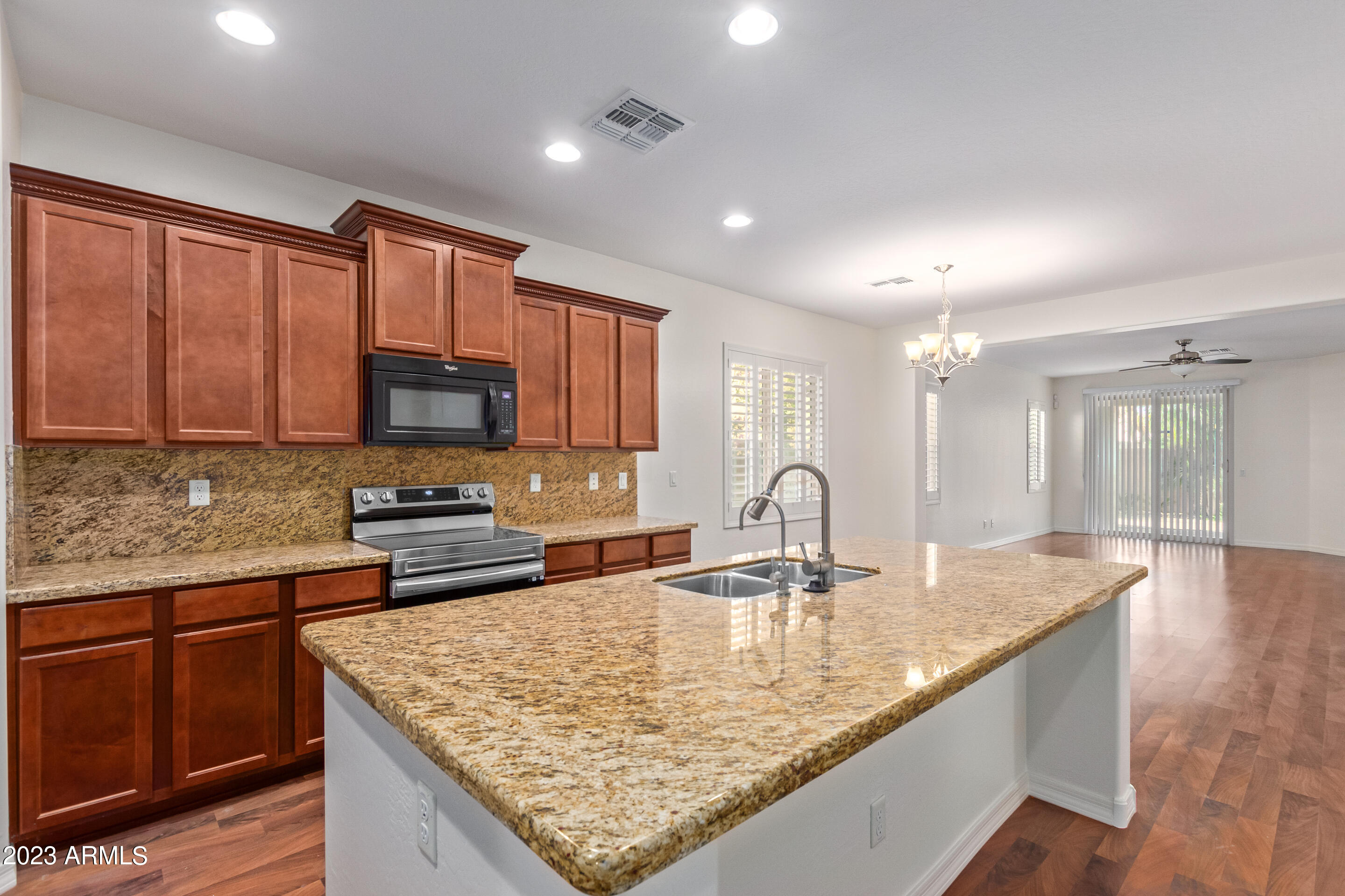 1529 East Goldcrest Street Gilbert, AZ 85297 - Photo 8 of 29 11 - Goldcrest