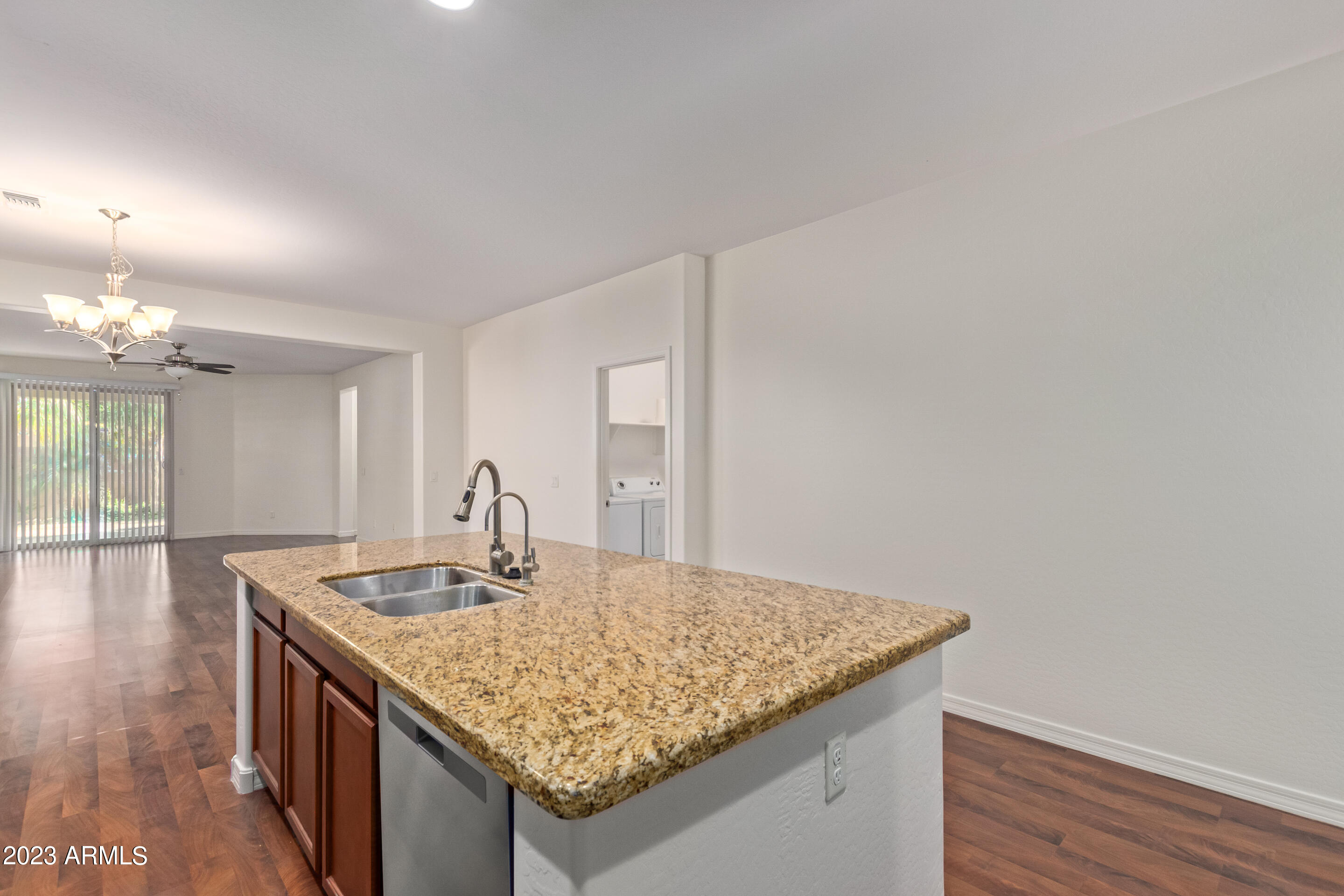 1529 East Goldcrest Street Gilbert, AZ 85297 - Photo 9 of 29 12 - Goldcrest