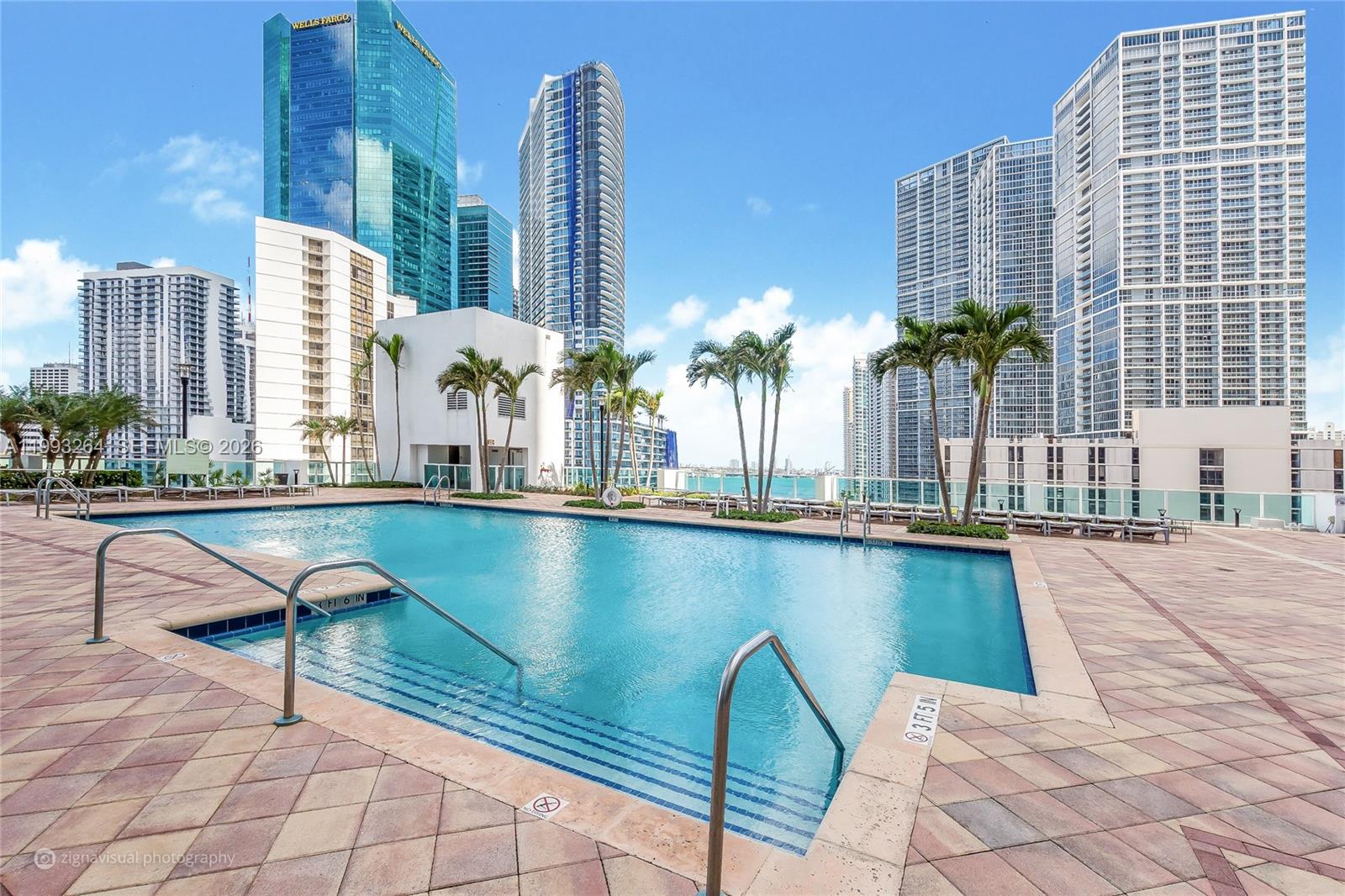 31 Southeast 5th Street, Unit 2708 Miami, FL 33131 - Photo 1 of 11