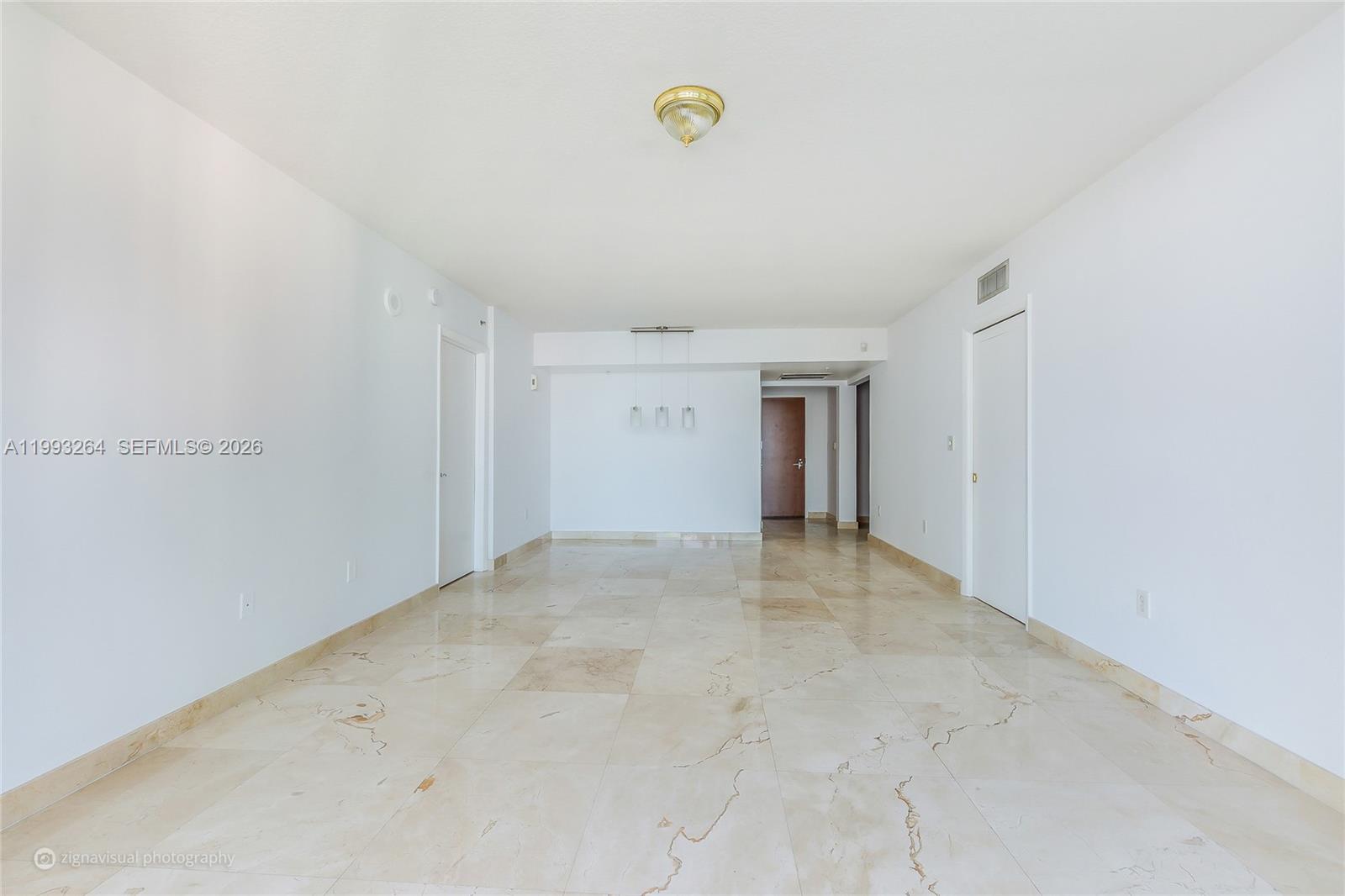 31 Southeast 5th Street, Unit 2708 Miami, FL 33131 - Photo 3 of 11