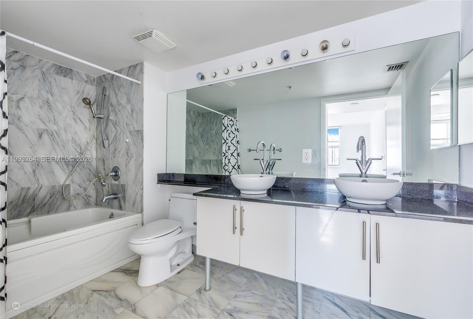 31 Southeast 5th Street, Unit 2708 Miami, FL 33131 - Photo 5 of 11