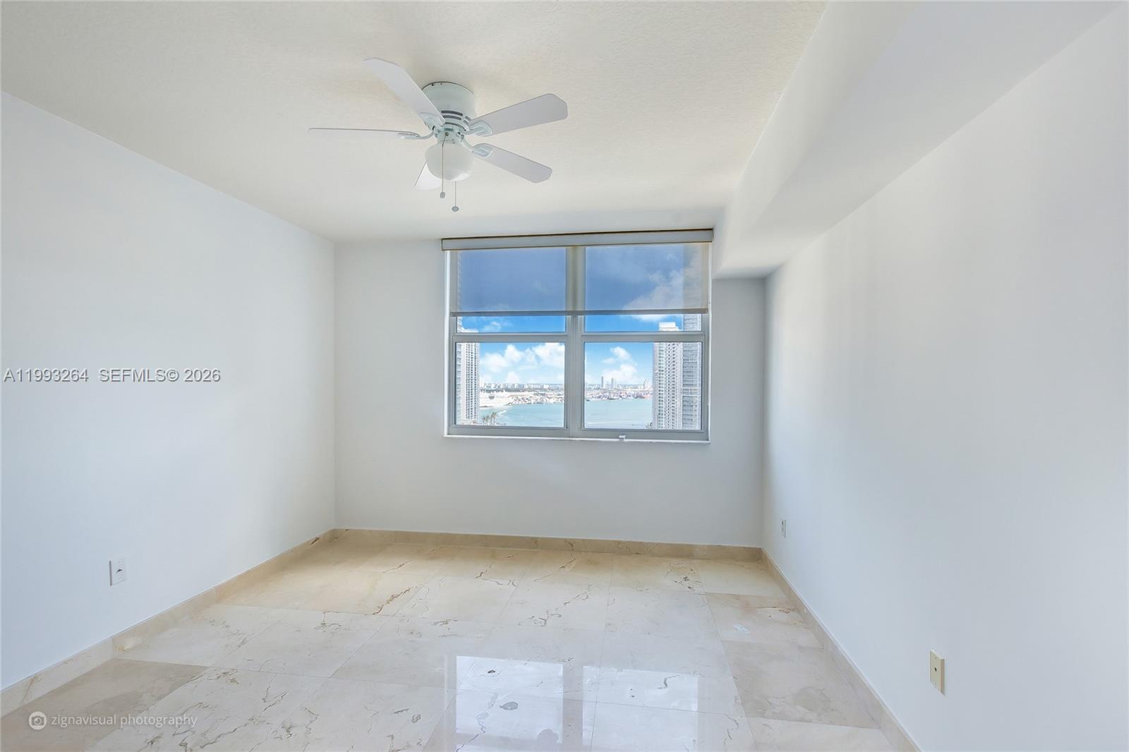 31 Southeast 5th Street, Unit 2708 Miami, FL 33131 - Photo 6 of 11