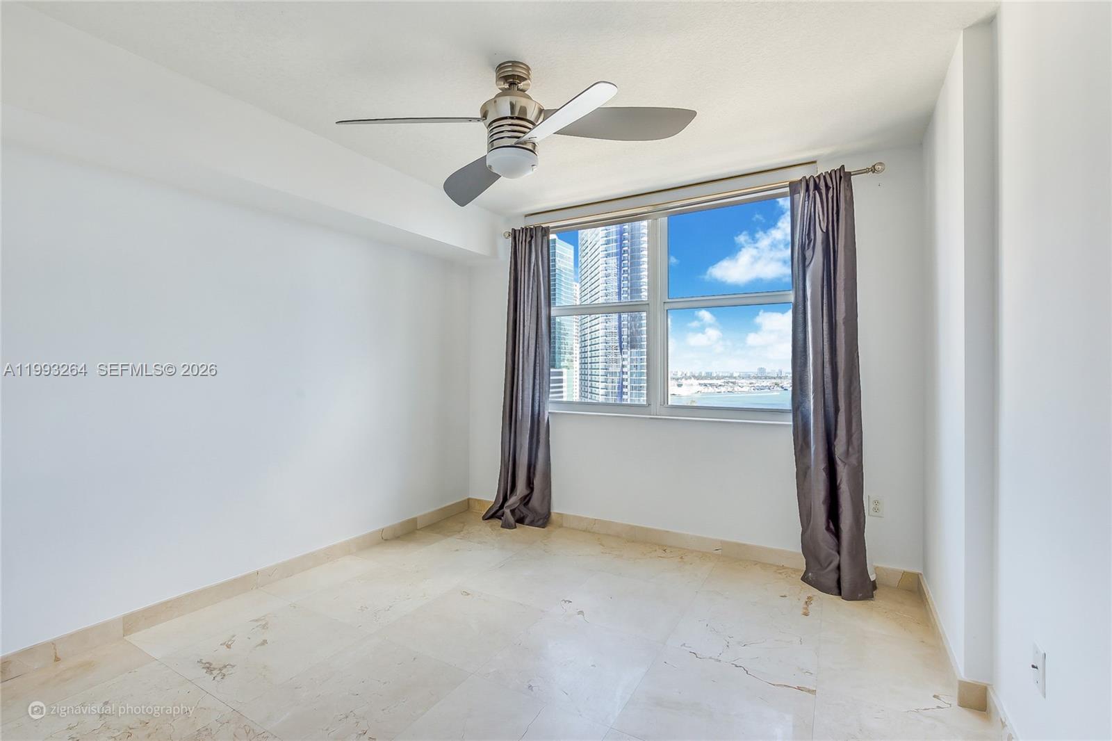31 Southeast 5th Street, Unit 2708 Miami, FL 33131 - Photo 7 of 11