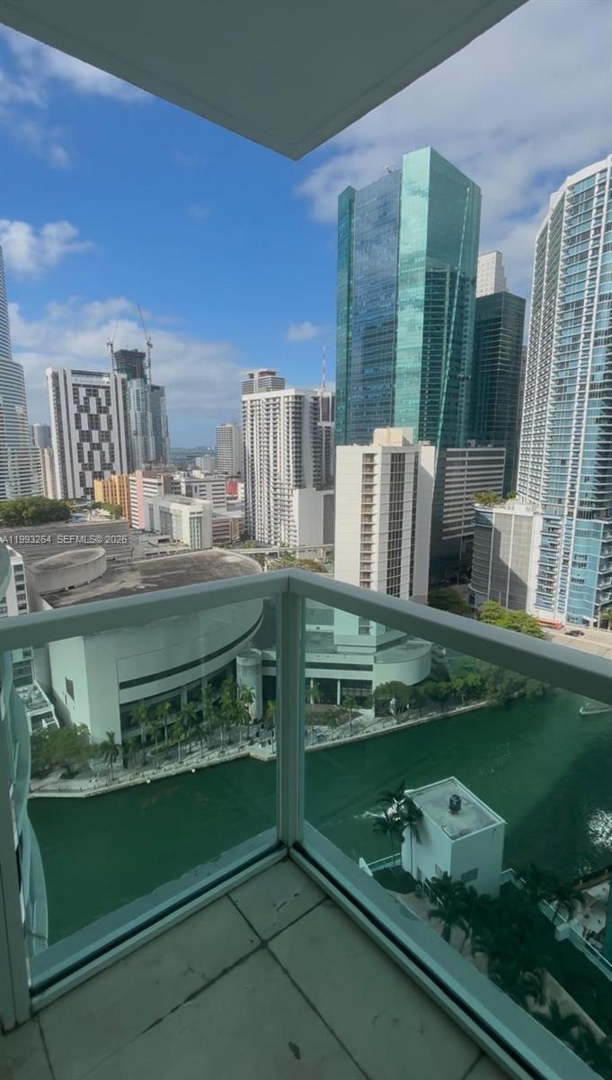 31 Southeast 5th Street, Unit 2708 Miami, FL 33131 - Photo 9 of 11
