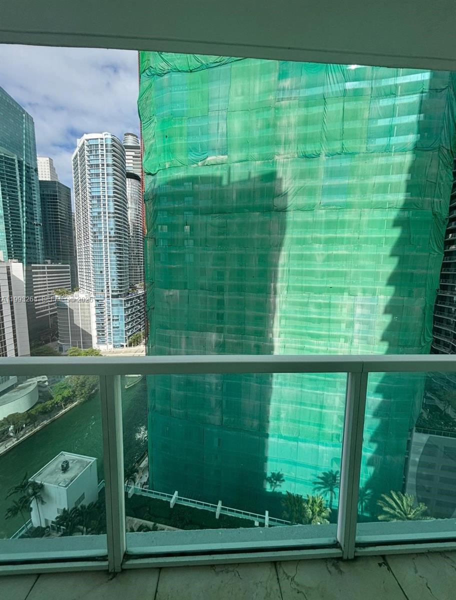 31 Southeast 5th Street, Unit 2708 Miami, FL 33131 - Photo 10 of 11