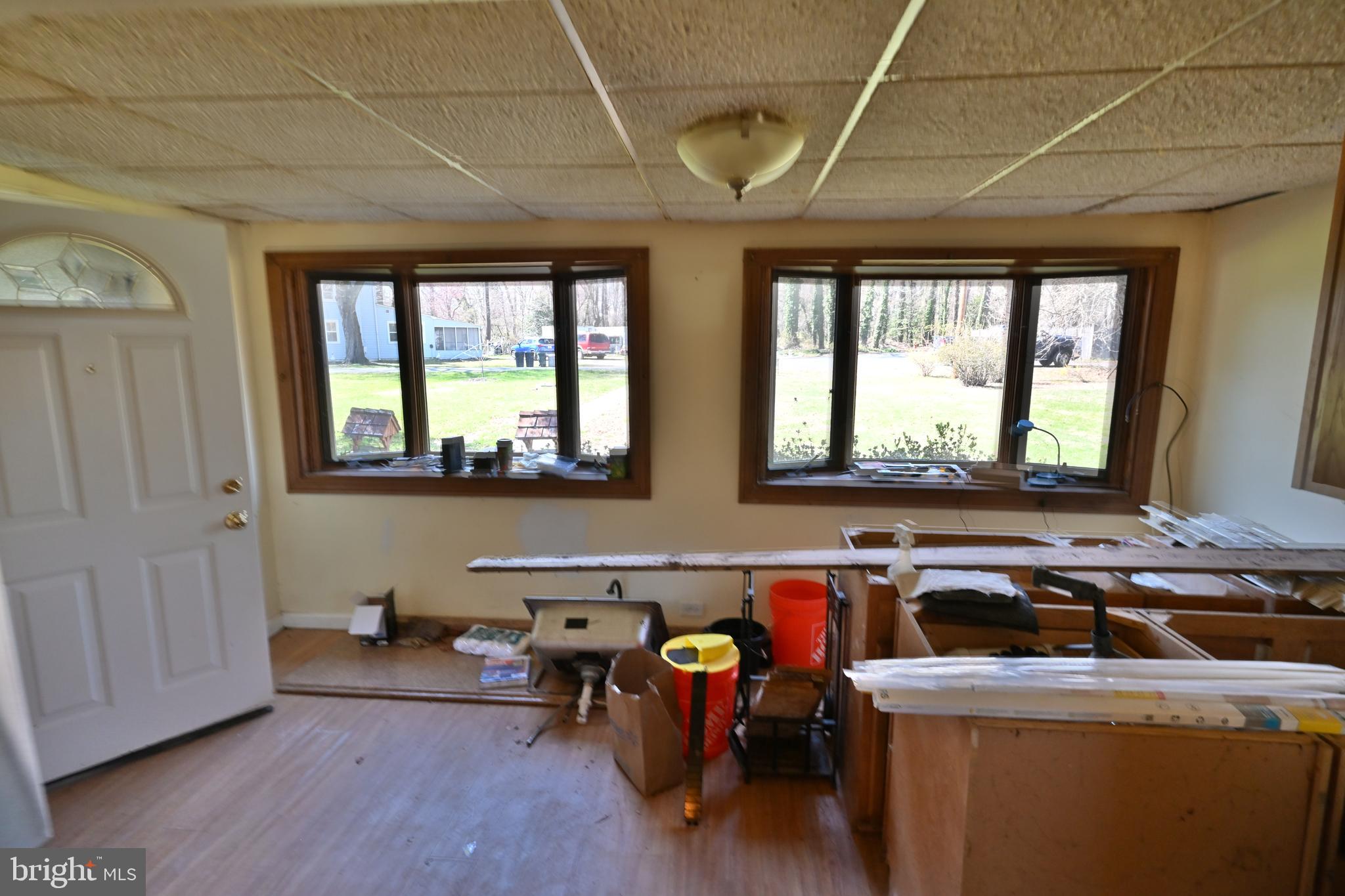 109 Hughes Shore Road Baltimore, MD 21220 - Photo 19 of 43 a room with furniture and window