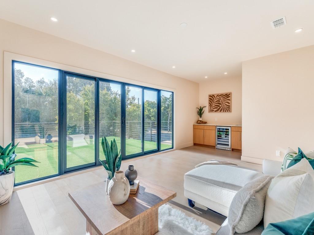 1622 Sylvan Avenue Dallas, TX 75208 - Photo 15 of 24 2nd Floor Game Room with Walk Out Roof Deck