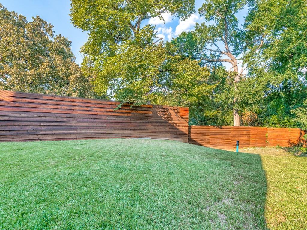 1622 Sylvan Avenue Dallas, TX 75208 - Photo 21 of 24 Large Private yard with Trees