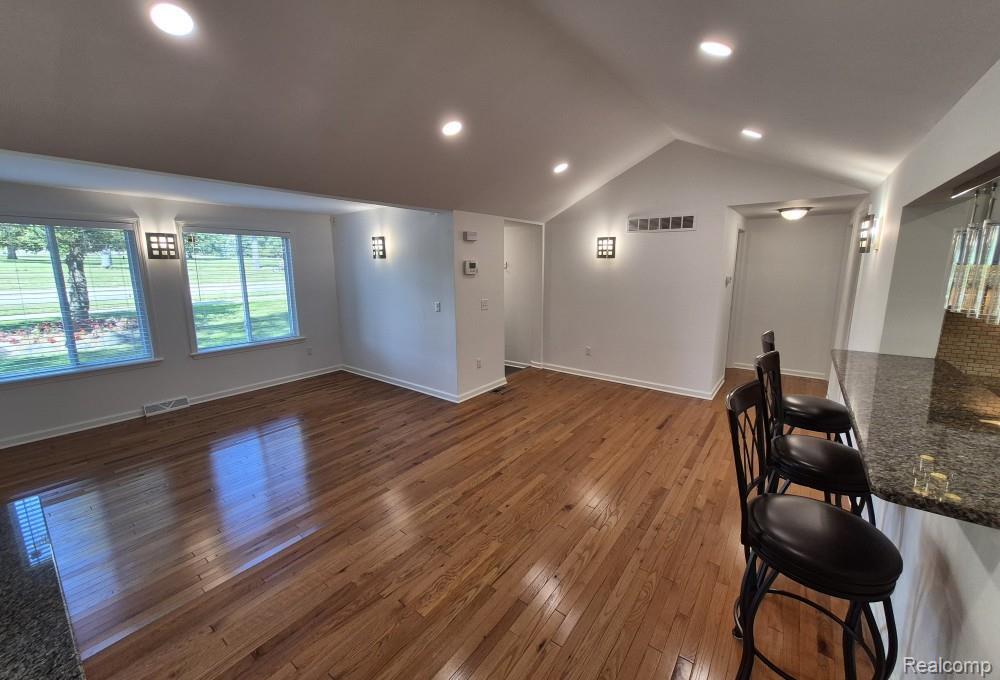 7377 Cooley Lake Road West Bloomfield, MI 48324 - Photo 28 of 59