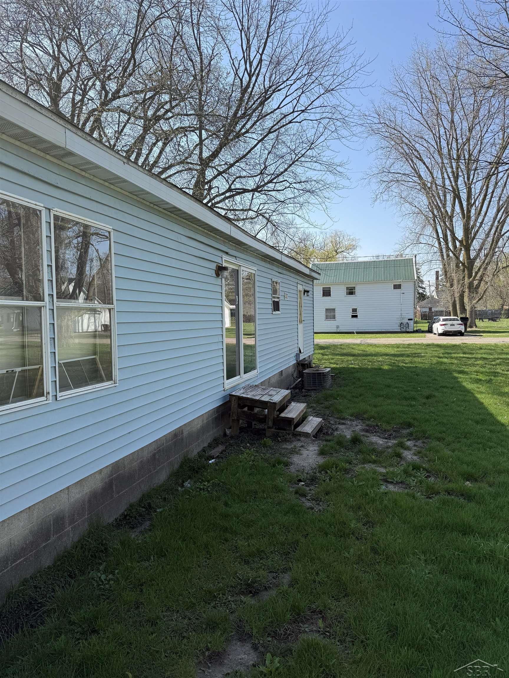205 North Catherine Street Ithaca, MI 48847 - Photo 2 of 4