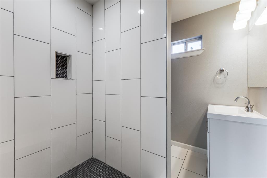 4010 Copeland Street Dallas, TX 75210 - Photo 15 of 23 a bathroom with a sink and mirror