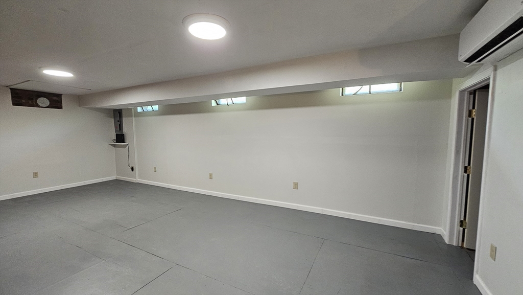 298 Ryan Road Northampton, MA 01062 - Photo 20 of 28 an empty room with window in it