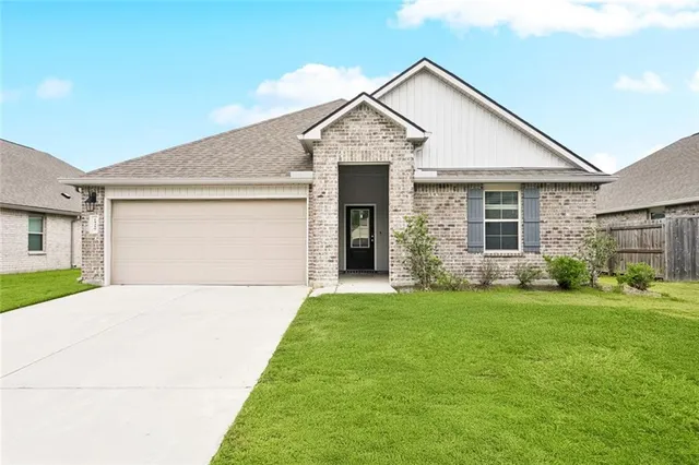 $230,000 | 24359 Dawson Court, Ponchatoula, LA 70454