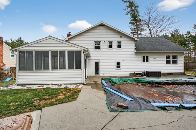 $434,900 | 23 Northcrest Drive, Clifton Park, NY 12065