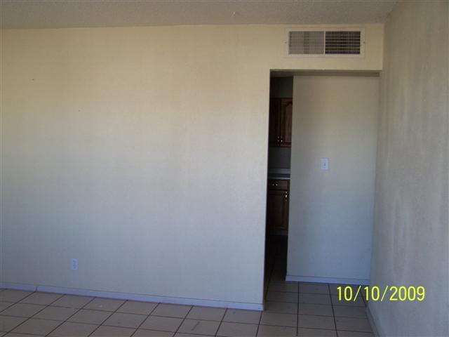 2151 West Pecan Road Phoenix, AZ 85041 - Photo 2 of 4 LIVING