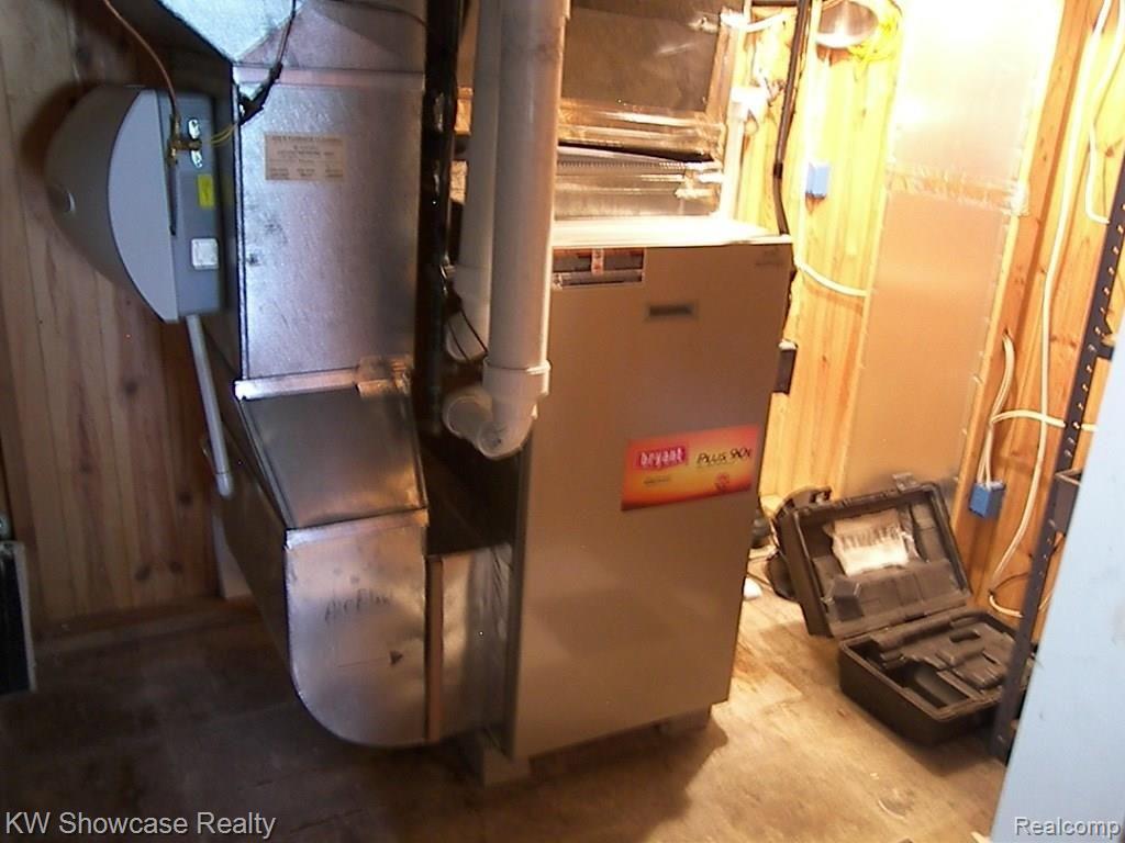 6800 Hatchery Road Waterford, MI 48327 - Photo 38 of 39 100_8465.jpg