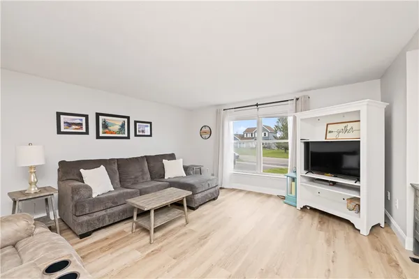 $199,900 | 87 Chiswick Drive, Riga, NY 14428