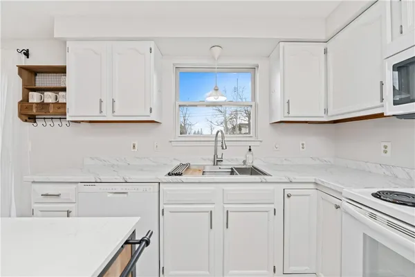 $199,900 | 87 Chiswick Drive, Riga, NY 14428