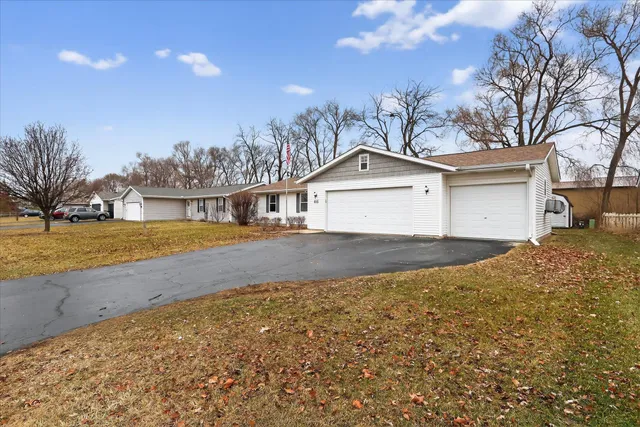 a view of a house with a yard