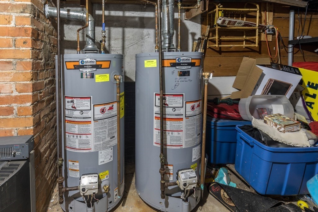 171 Sherman Street Gardner, MA 01440 - Photo 9 of 10 a utility room with dryer and washer