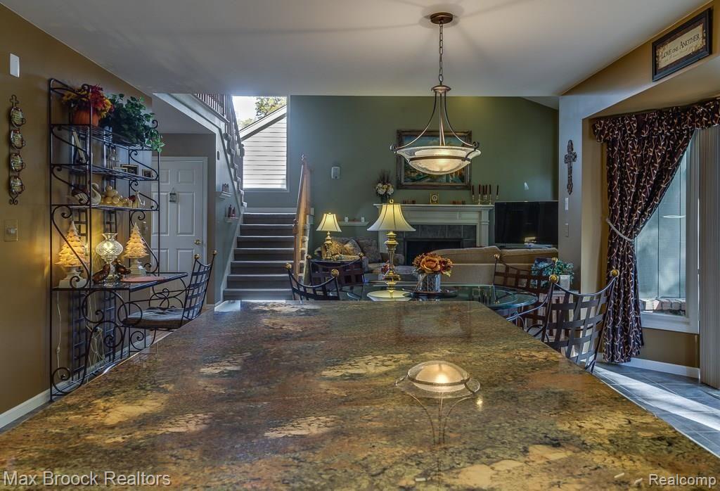 819 Rambling Drive Rochester Hills, MI 48307 - Photo 11 of 32