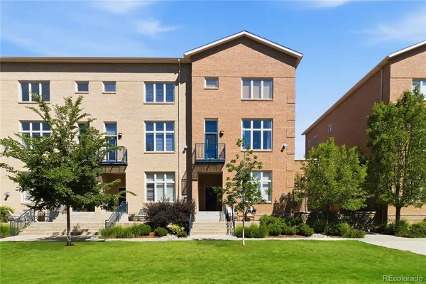 $574,900 | 220 Roslyn Street, Unit 710, Denver, CO 80230