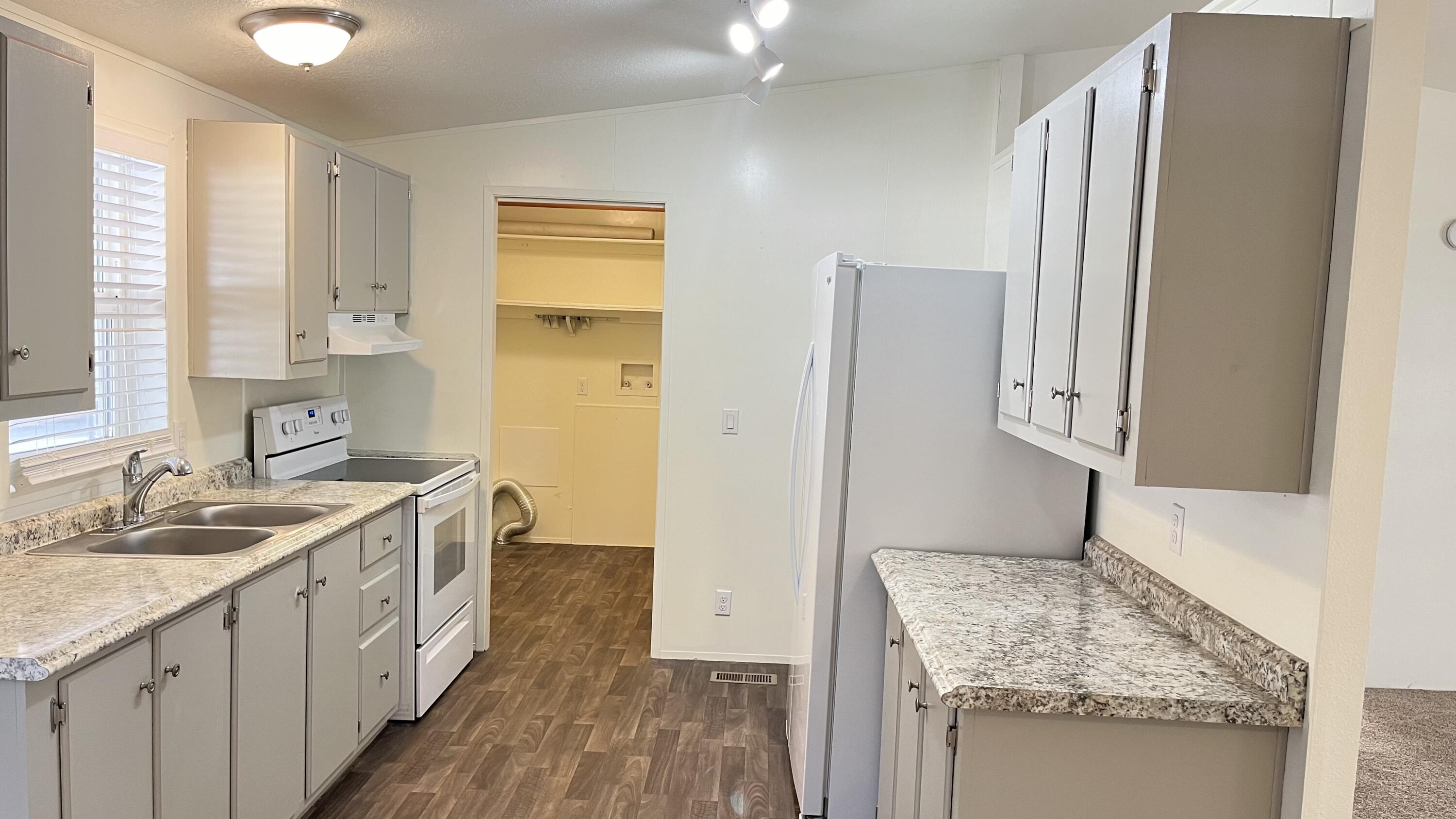 8401 Old Stage Road, Unit 27 Central Point, OR 97502 - Photo 19 of 41 IMG_8605