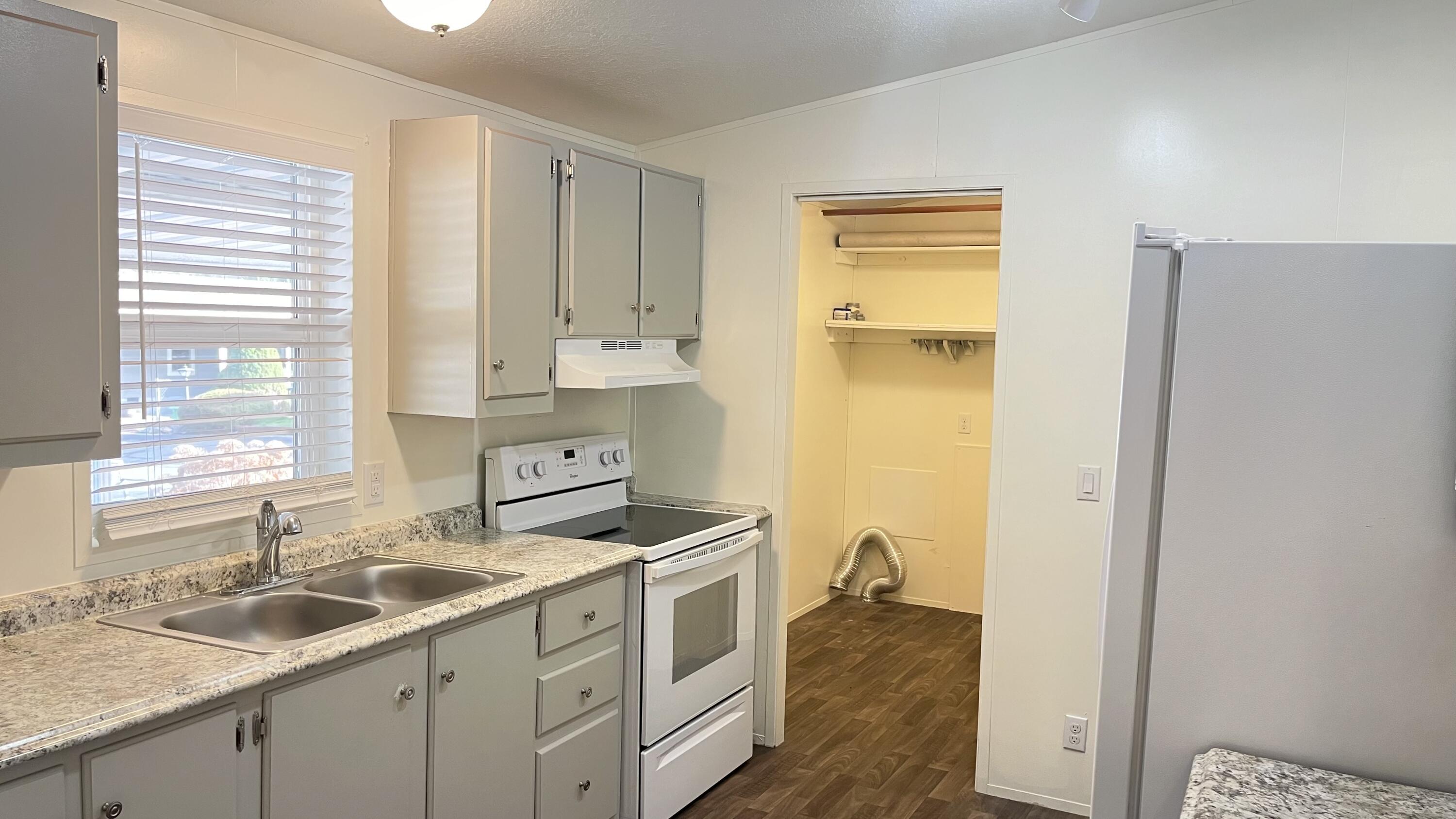 8401 Old Stage Road, Unit 27 Central Point, OR 97502 - Photo 20 of 41 IMG_8606