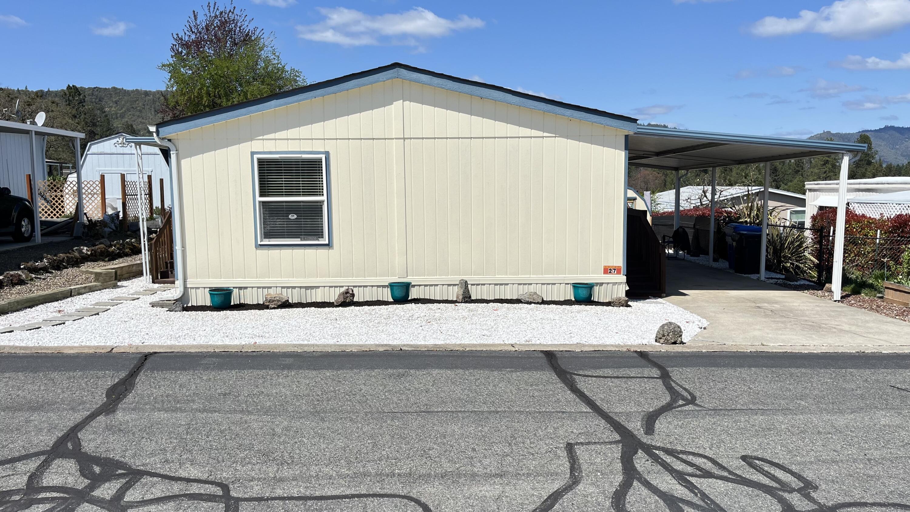 8401 Old Stage Road, Unit 27 Central Point, OR 97502 - Photo 2 of 41 IMG_9230