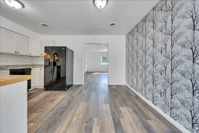 $1,800 | 1802 Edmund Avenue Northeast, Unit 1802, Roanoke, VA 24012