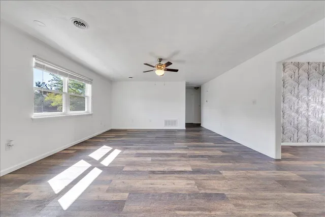 $1,800 | 1802 Edmund Avenue Northeast, Unit 1802, Roanoke, VA 24012