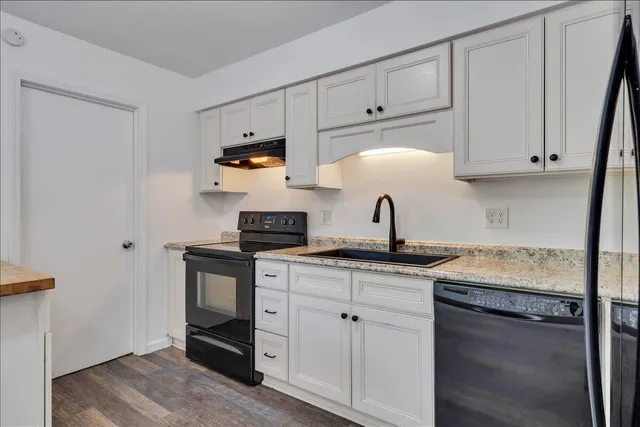 $1,800 | 1802 Edmund Avenue Northeast, Unit 1802, Roanoke, VA 24012