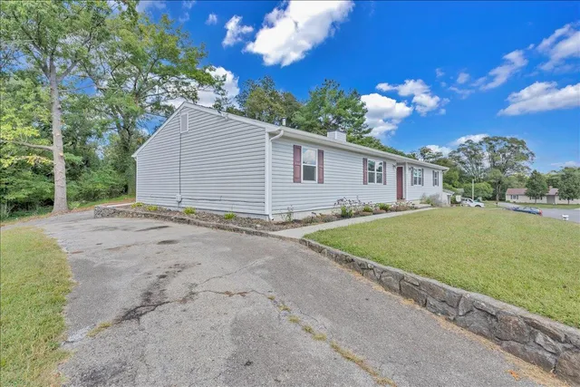 $1,800 | 1802 Edmund Avenue Northeast, Unit 1802, Roanoke, VA 24012