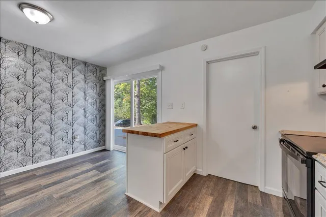 $1,800 | 1802 Edmund Avenue Northeast, Unit 1802, Roanoke, VA 24012