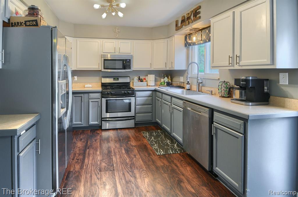6545 Bennett Lake Road Fenton, MI 48430 - Photo 8 of 41